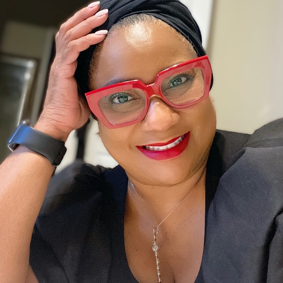 Meet your Posher, Kae - Picture 1 of 1